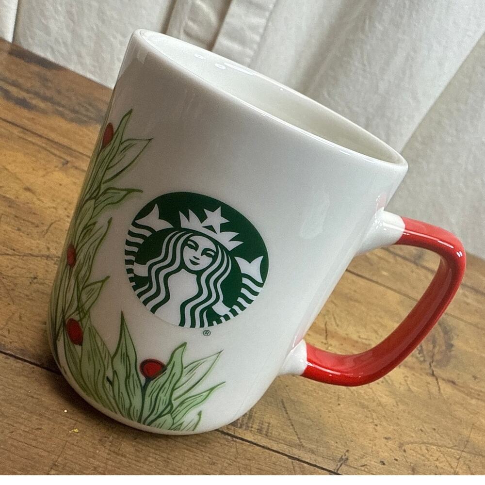 Starbucks Holiday Christmas 16oz Coffee Mug Cup 2020 Red Handle Berries & Holly
